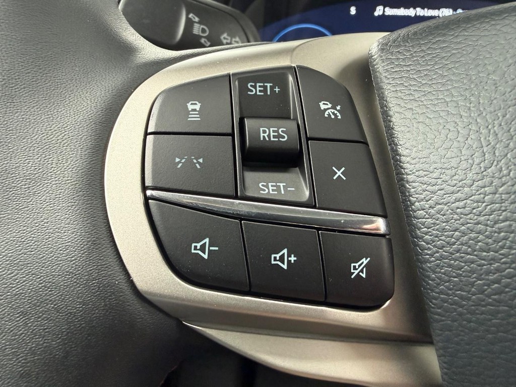 Ford Explorer Vehicle Full-screen Gallery Image 10