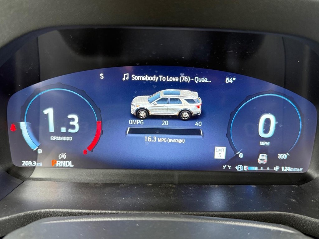 Ford Explorer Vehicle Full-screen Gallery Image 12