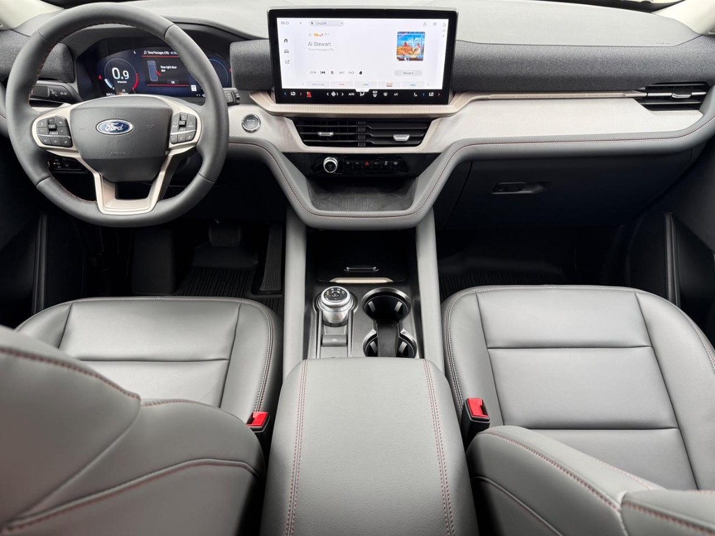 Ford Explorer Vehicle Full-screen Gallery Image 19