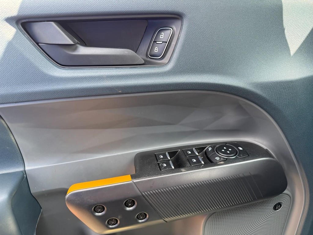 Ford Maverick Vehicle Full-screen Gallery Image 8