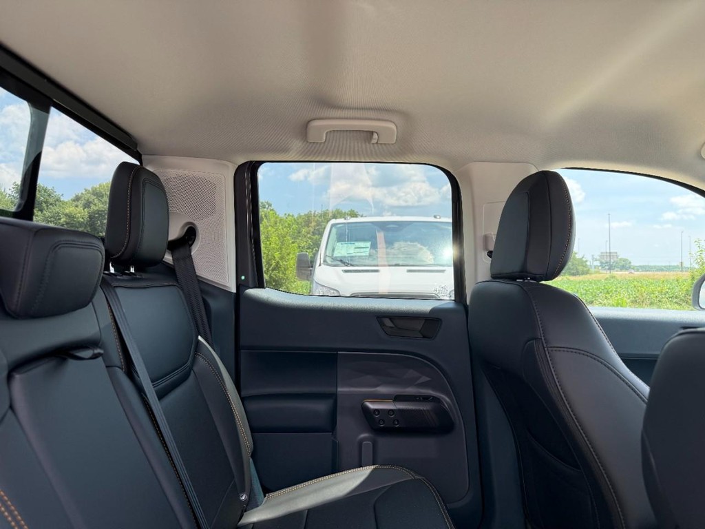 Ford Maverick Vehicle Full-screen Gallery Image 16