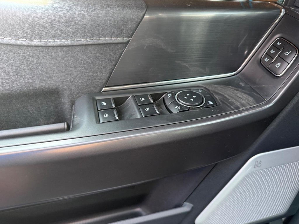 Ford F-150 Vehicle Full-screen Gallery Image 9