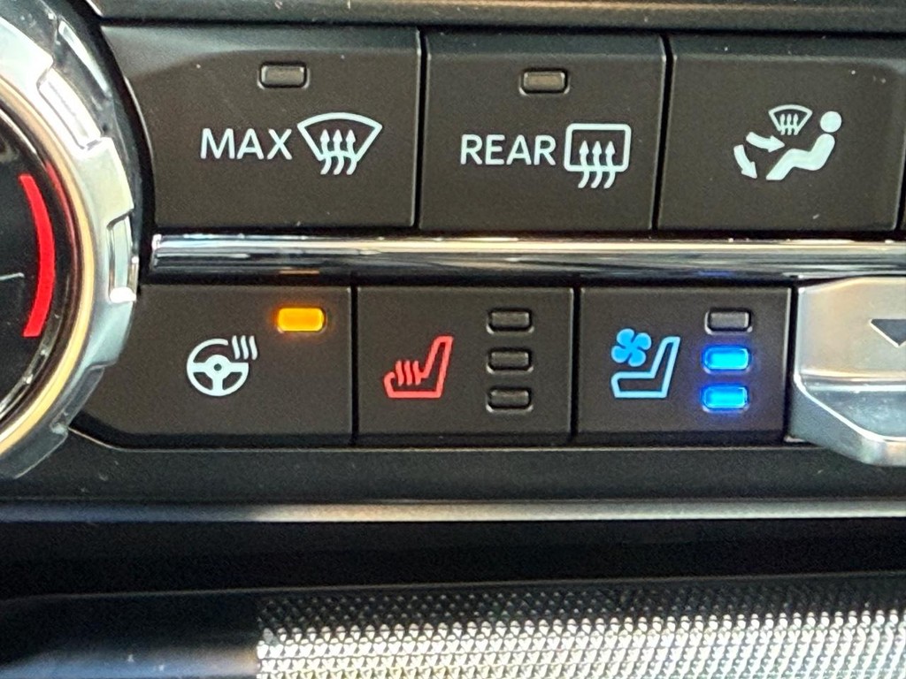 Ford F-150 Vehicle Full-screen Gallery Image 15