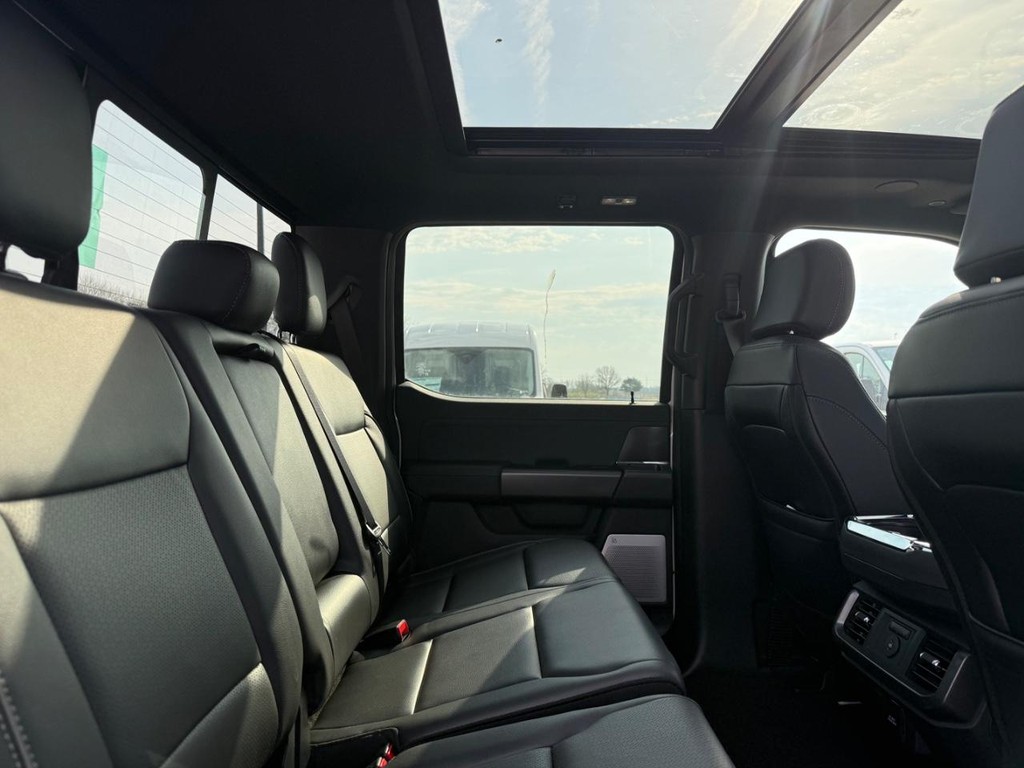 Ford F-150 Vehicle Full-screen Gallery Image 17