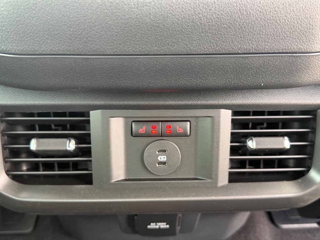 Ford F-150 Vehicle Full-screen Gallery Image 18