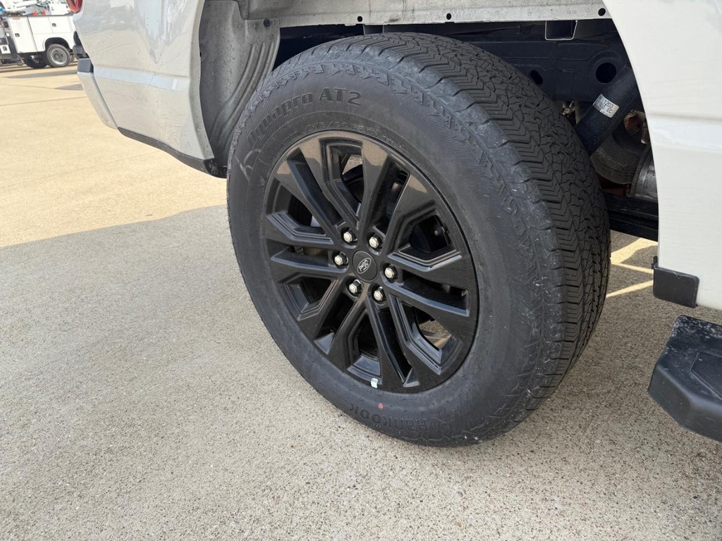 Ford F-150 Vehicle Full-screen Gallery Image 23