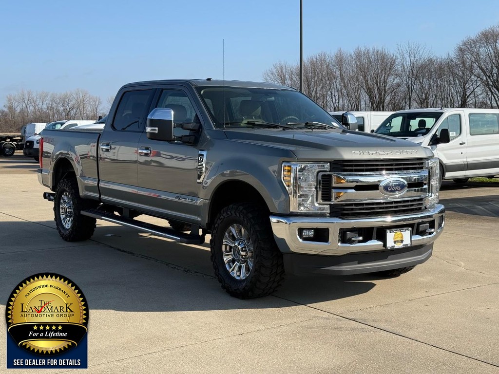 Ford Super Duty F-250 SRW Vehicle Full-screen Gallery Image 3