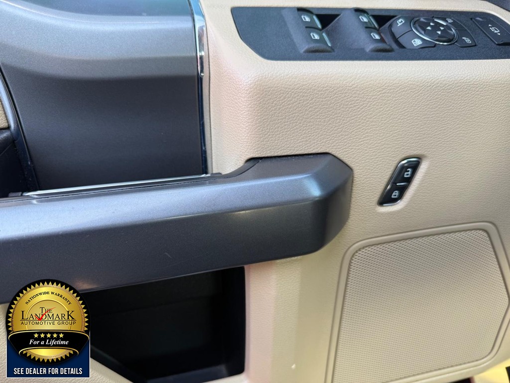 Ford Super Duty F-250 SRW Vehicle Full-screen Gallery Image 8