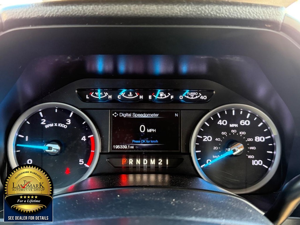 Ford Super Duty F-250 SRW Vehicle Full-screen Gallery Image 12