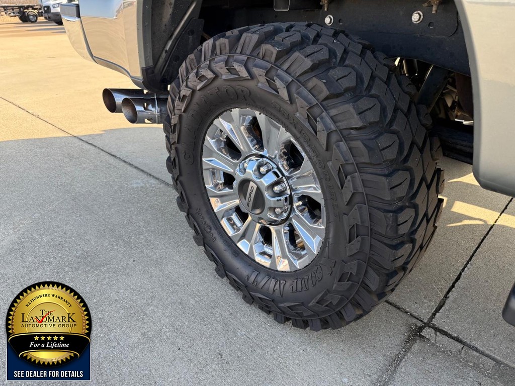 Ford Super Duty F-250 SRW Vehicle Full-screen Gallery Image 20