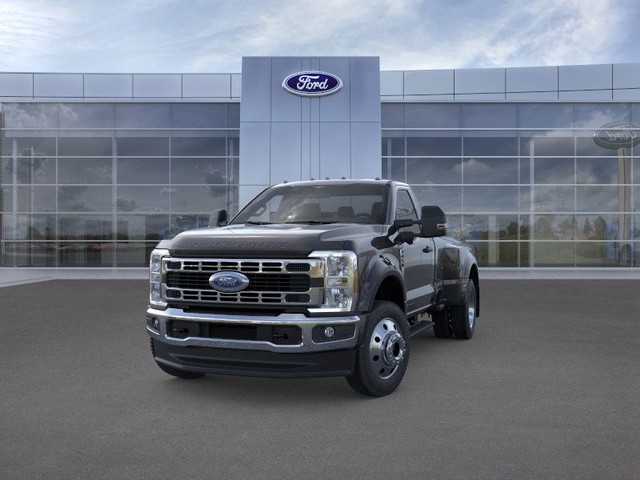 Ford F-450SD Vehicle Full-screen Gallery Image 2
