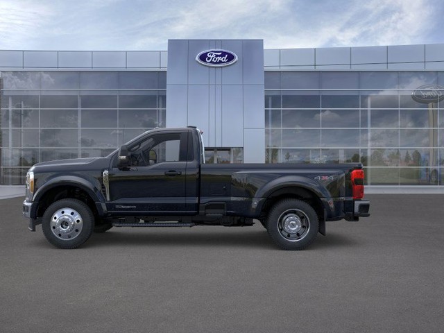 Ford F-450SD Vehicle Full-screen Gallery Image 3