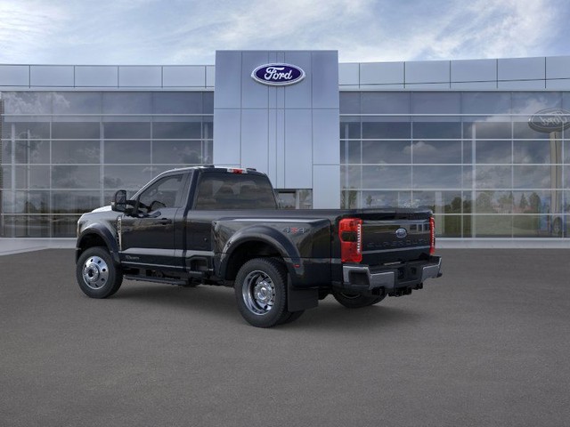 Ford F-450SD Vehicle Full-screen Gallery Image 4