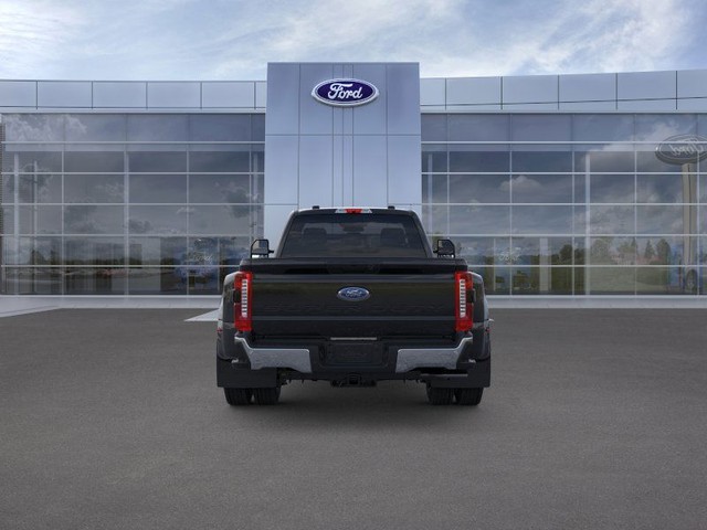 Ford F-450SD Vehicle Full-screen Gallery Image 5