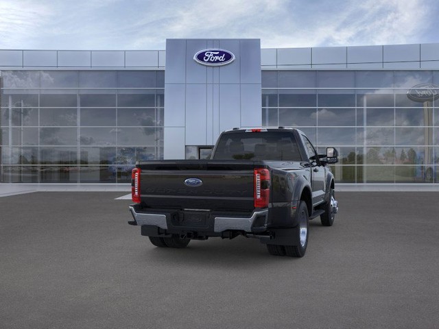 Ford F-450SD Vehicle Full-screen Gallery Image 8