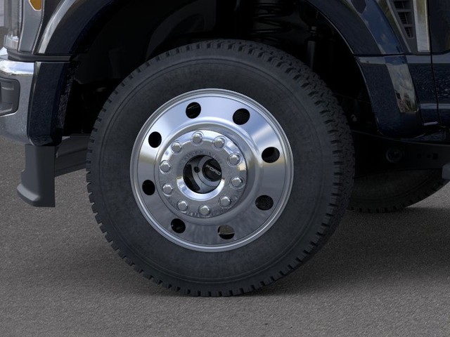 Ford F-450SD Vehicle Full-screen Gallery Image 19
