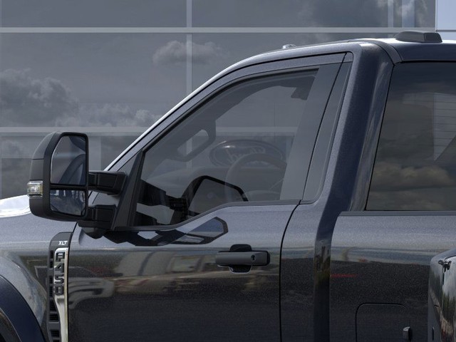 Ford F-450SD Vehicle Full-screen Gallery Image 20