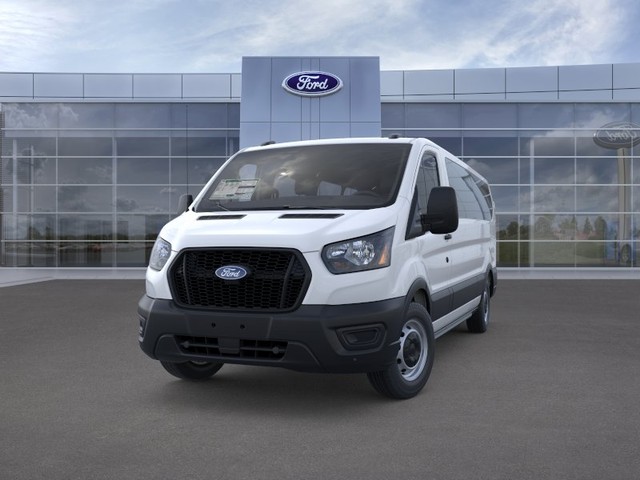 Ford Transit-250 Vehicle Full-screen Gallery Image 2