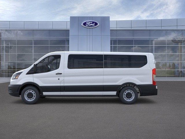 Ford Transit-250 Vehicle Full-screen Gallery Image 3