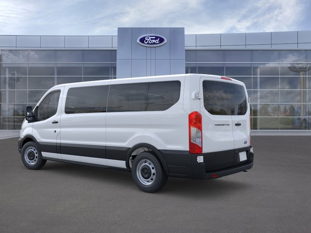 Ford Transit-250 Vehicle Full-screen Gallery Image 4