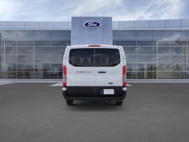 Ford Transit-250 Vehicle Full-screen Gallery Image 5