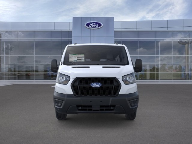 Ford Transit-250 Vehicle Full-screen Gallery Image 6