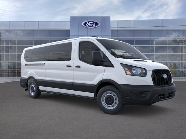 Ford Transit-250 Vehicle Full-screen Gallery Image 7