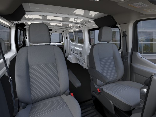 Ford Transit-250 Vehicle Full-screen Gallery Image 10
