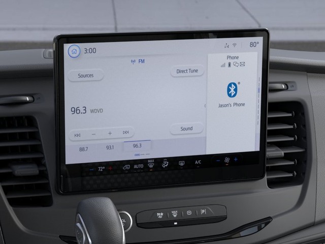 Ford Transit-250 Vehicle Full-screen Gallery Image 14