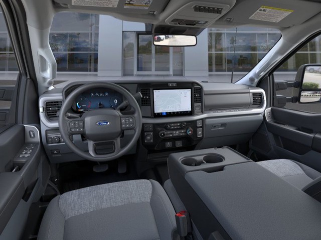 Ford F-250SD Vehicle Full-screen Gallery Image 9