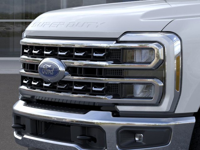 Ford F-250SD Vehicle Full-screen Gallery Image 17