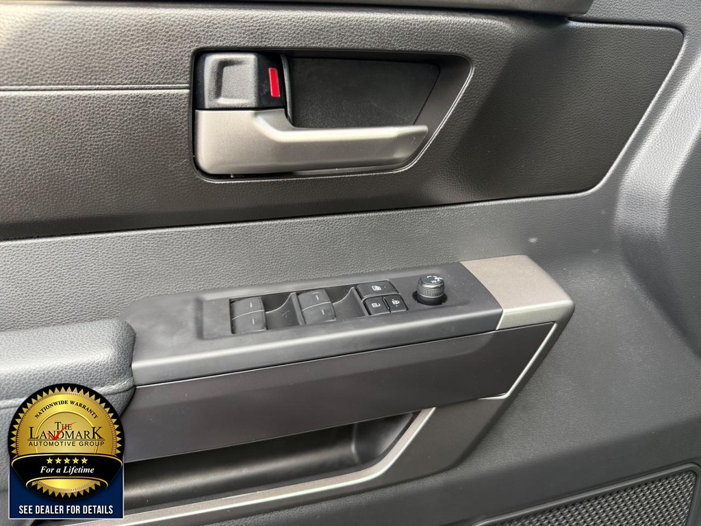 Toyota Tundra 4WD Vehicle Full-screen Gallery Image 8