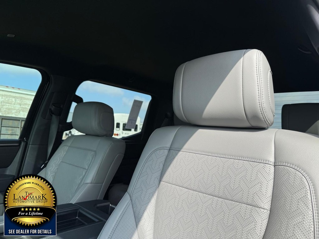 Toyota Tundra 4WD Vehicle Full-screen Gallery Image 9