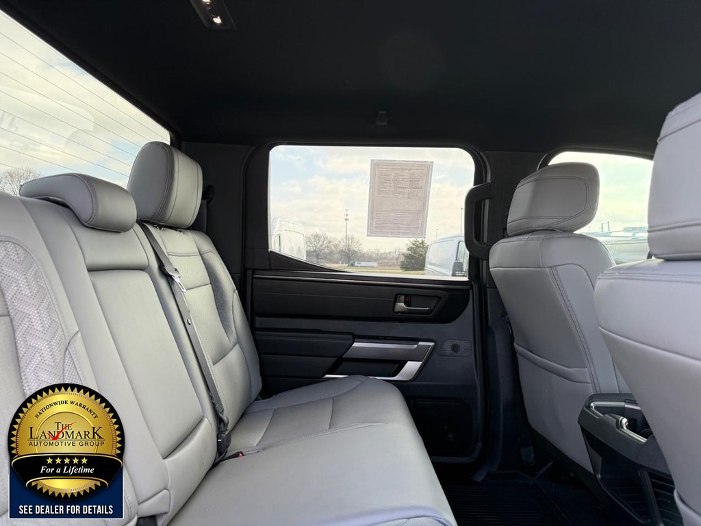 Toyota Tundra 4WD Vehicle Full-screen Gallery Image 15