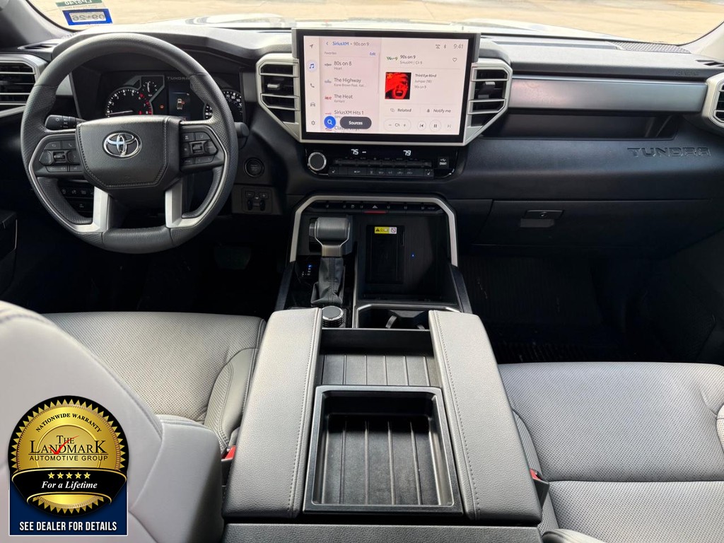 Toyota Tundra 4WD Vehicle Full-screen Gallery Image 16