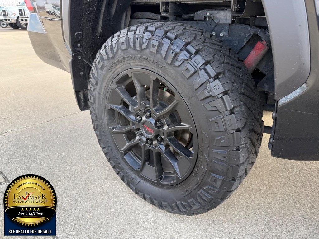 Toyota Tundra 4WD Vehicle Full-screen Gallery Image 20