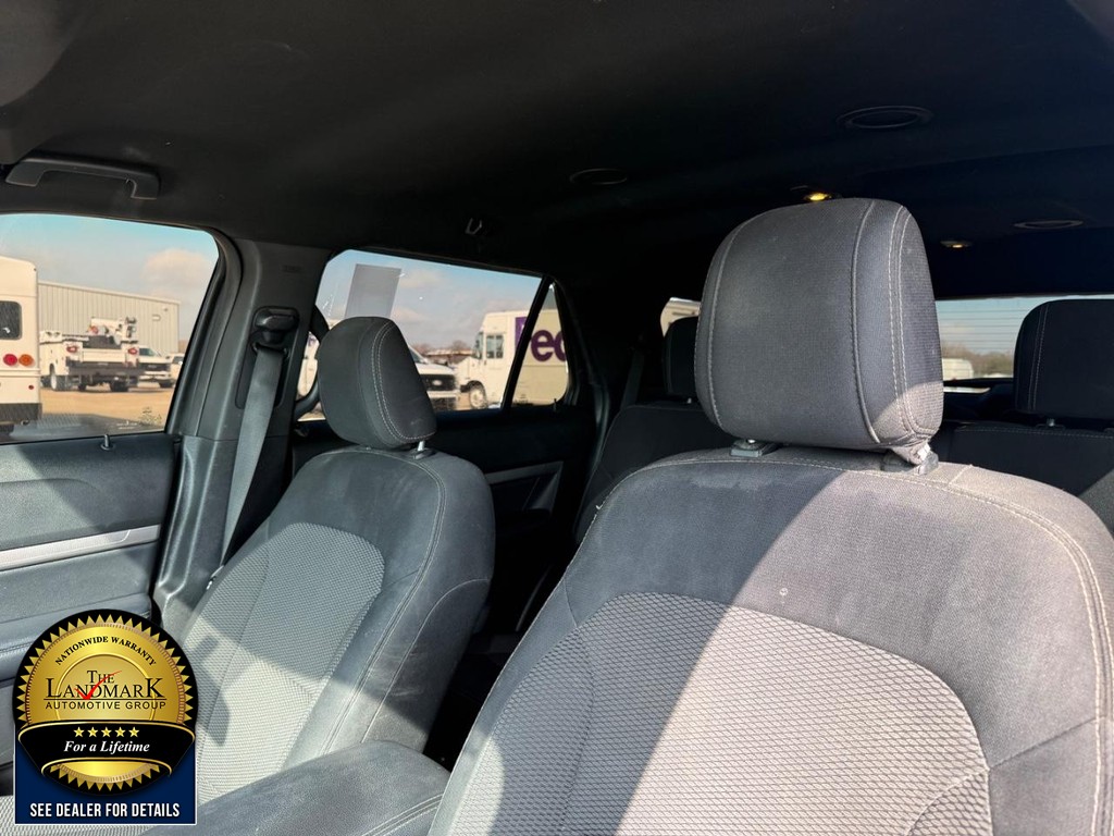 Ford Explorer Vehicle Full-screen Gallery Image 9