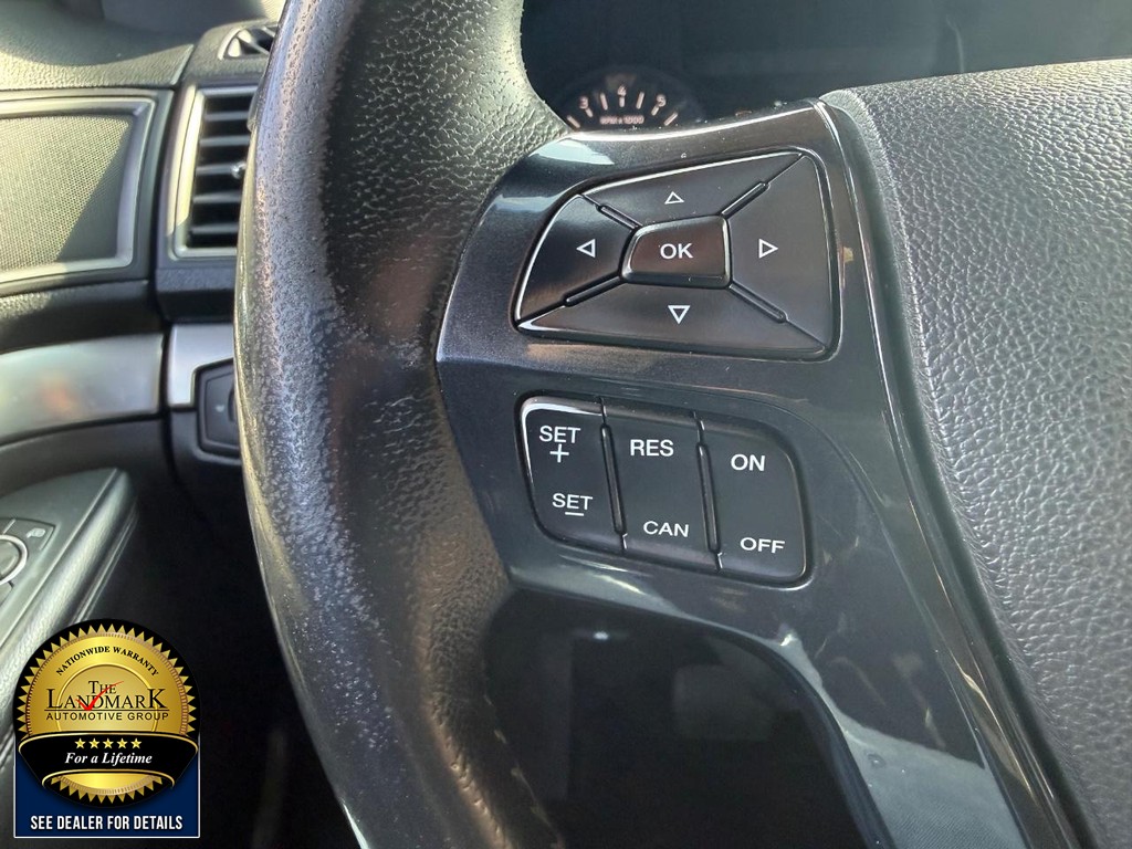 Ford Explorer Vehicle Full-screen Gallery Image 10