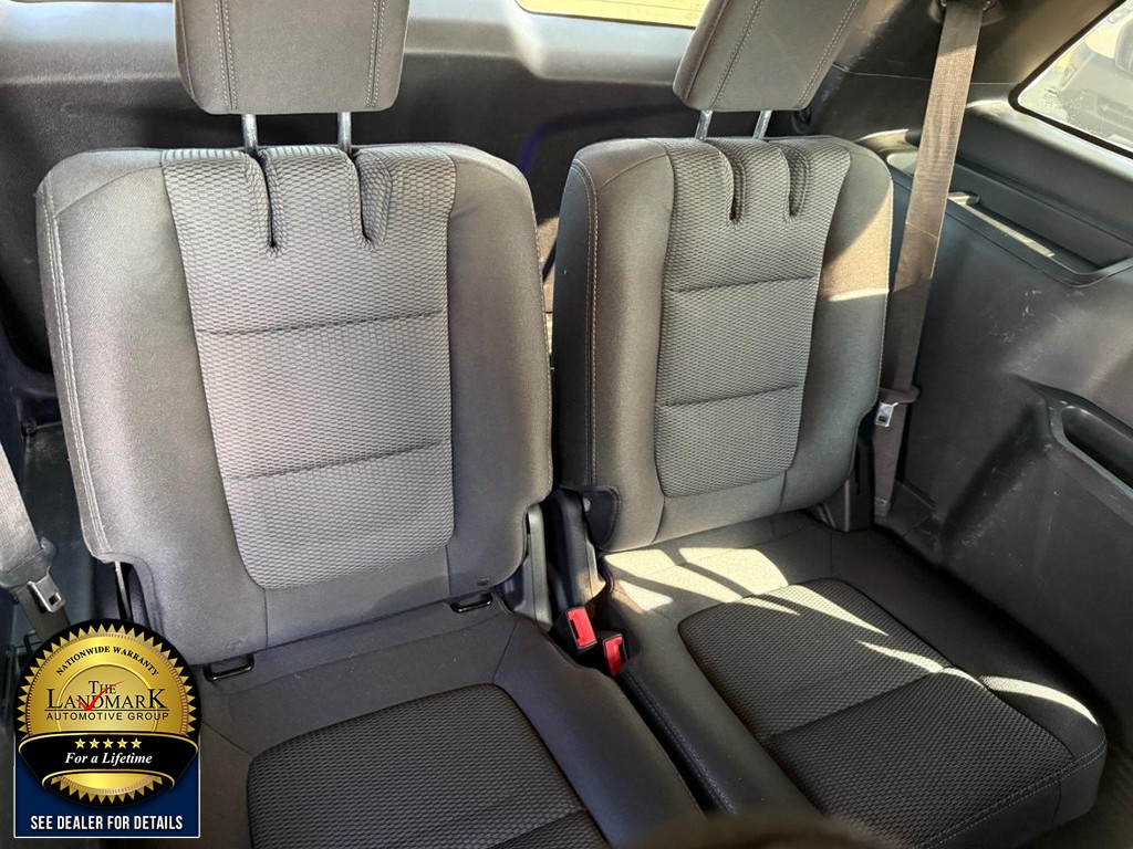 Ford Explorer Vehicle Full-screen Gallery Image 15