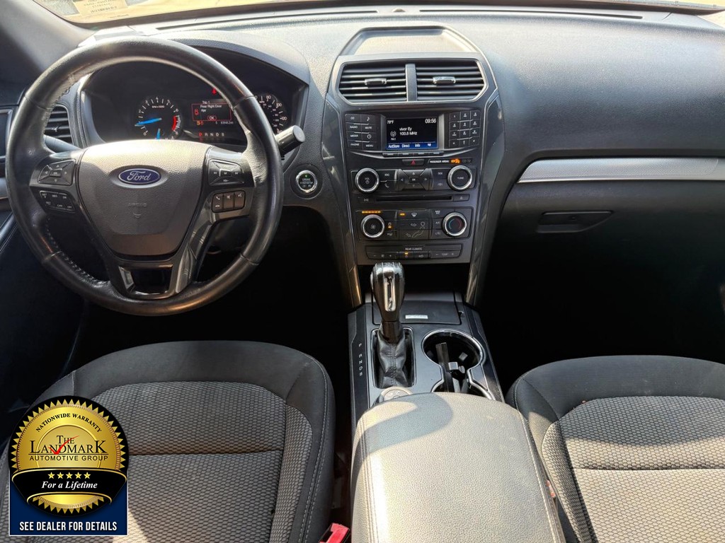 Ford Explorer Vehicle Full-screen Gallery Image 16