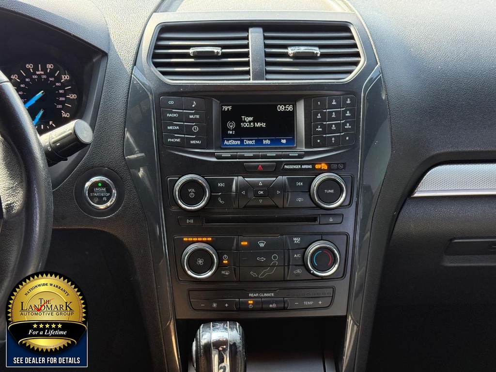 Ford Explorer Vehicle Full-screen Gallery Image 18