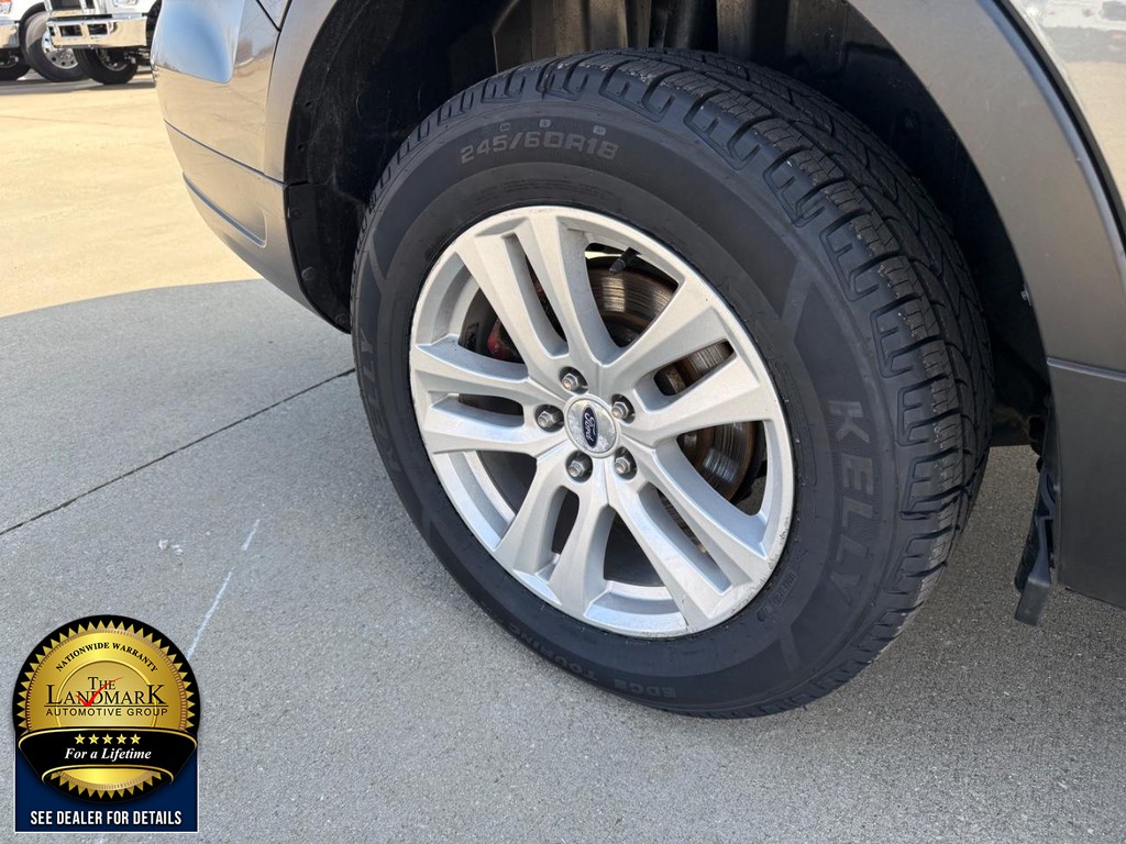 Ford Explorer Vehicle Full-screen Gallery Image 20