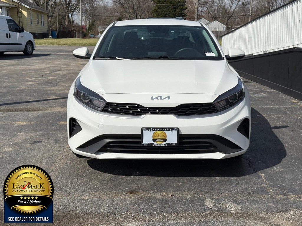 Kia Forte Vehicle Full-screen Gallery Image 2