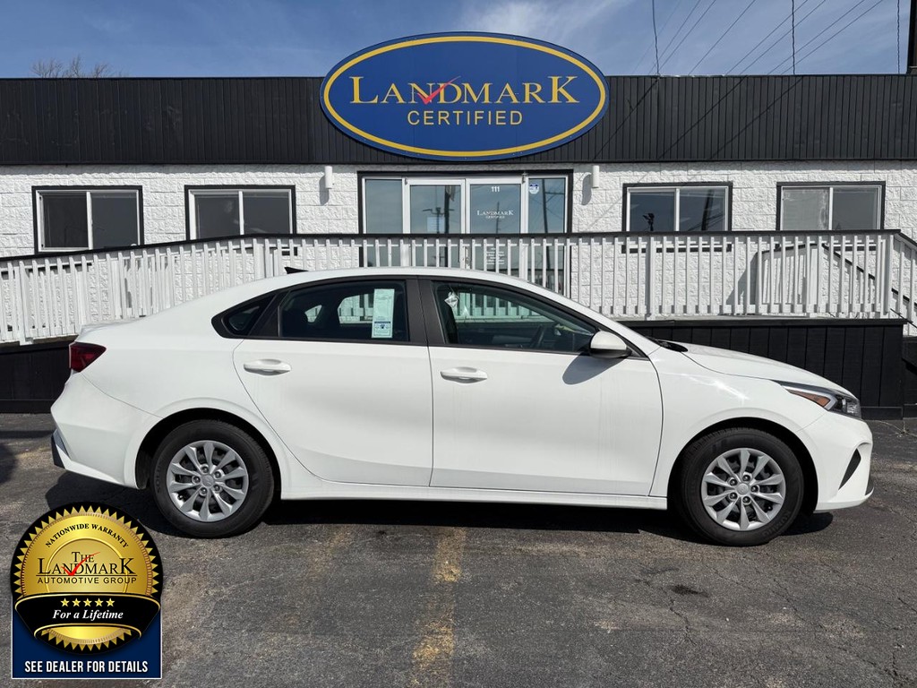 Kia Forte Vehicle Full-screen Gallery Image 4