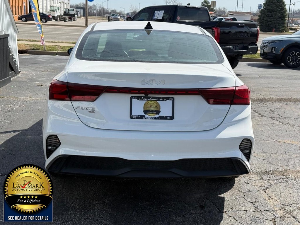 Kia Forte Vehicle Full-screen Gallery Image 6