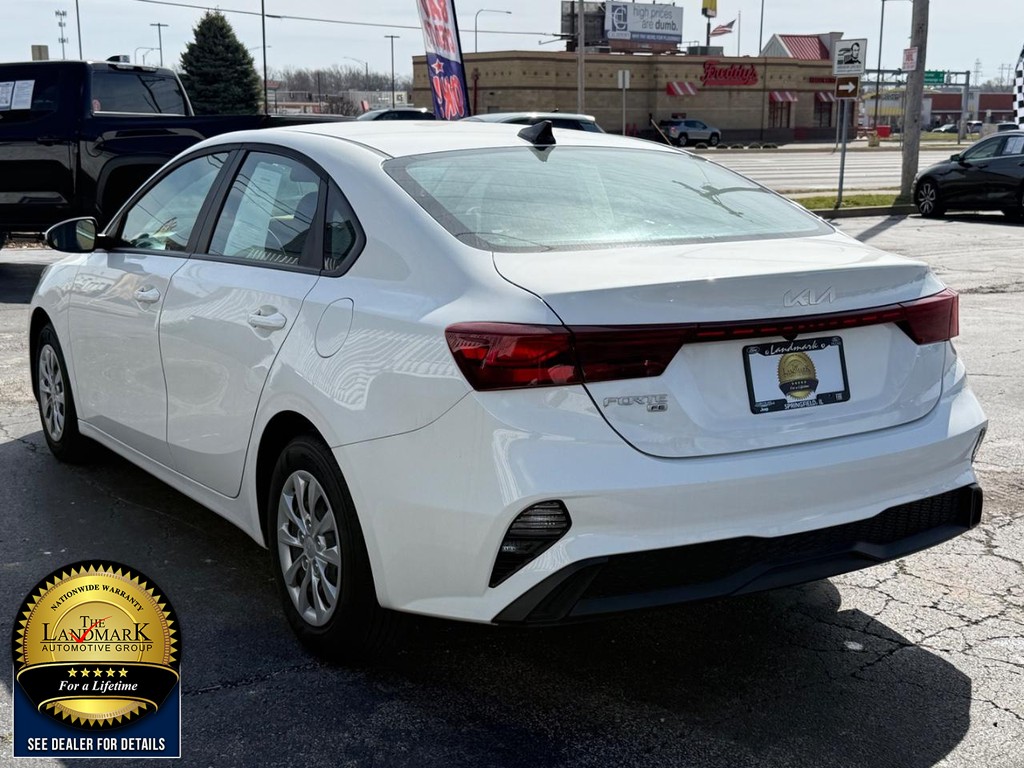 Kia Forte Vehicle Full-screen Gallery Image 7