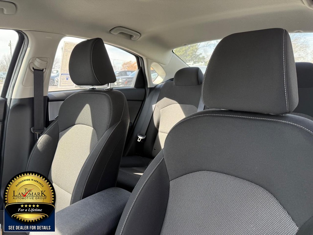 Kia Forte Vehicle Full-screen Gallery Image 9