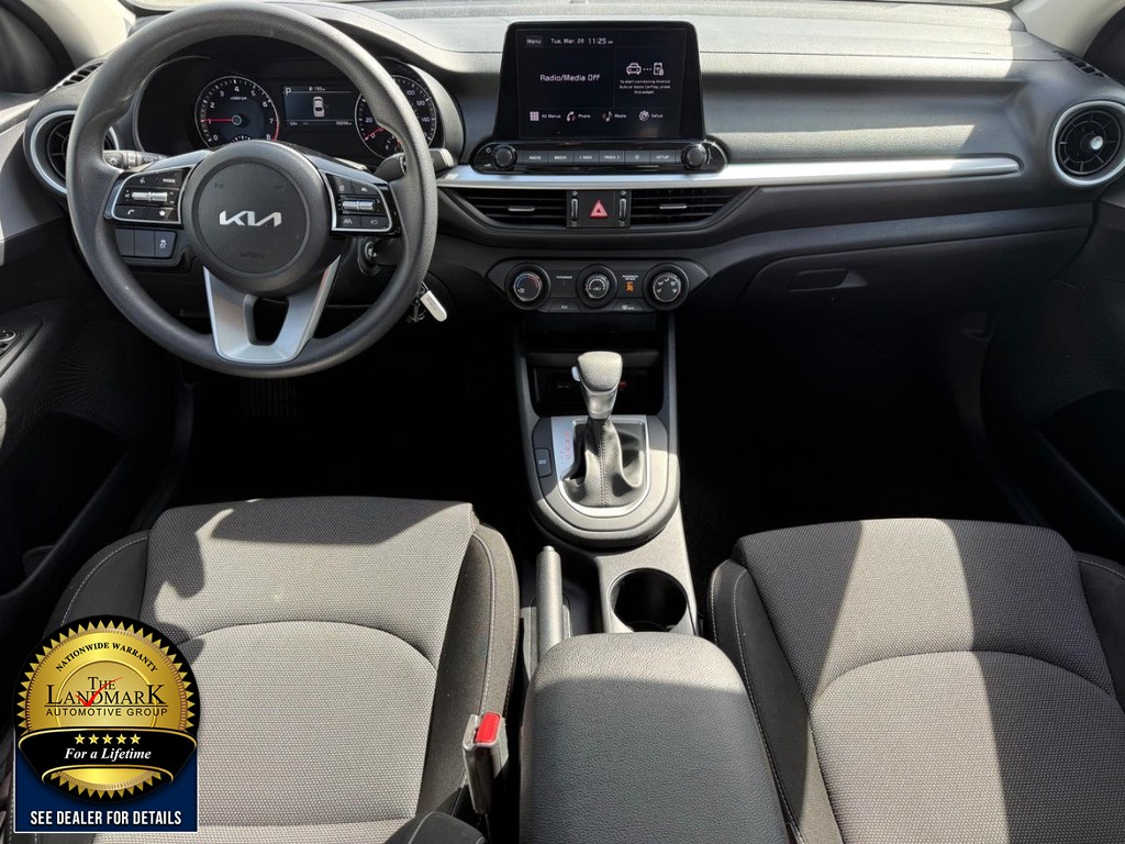 Kia Forte Vehicle Full-screen Gallery Image 15