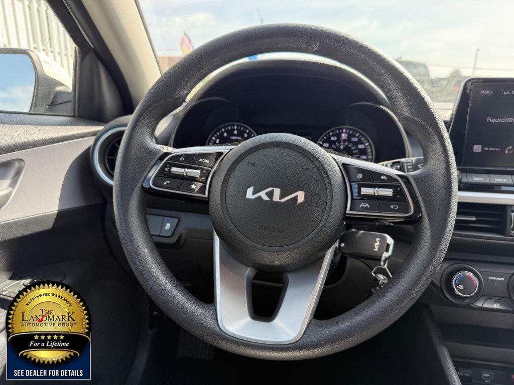 Kia Forte Vehicle Full-screen Gallery Image 16