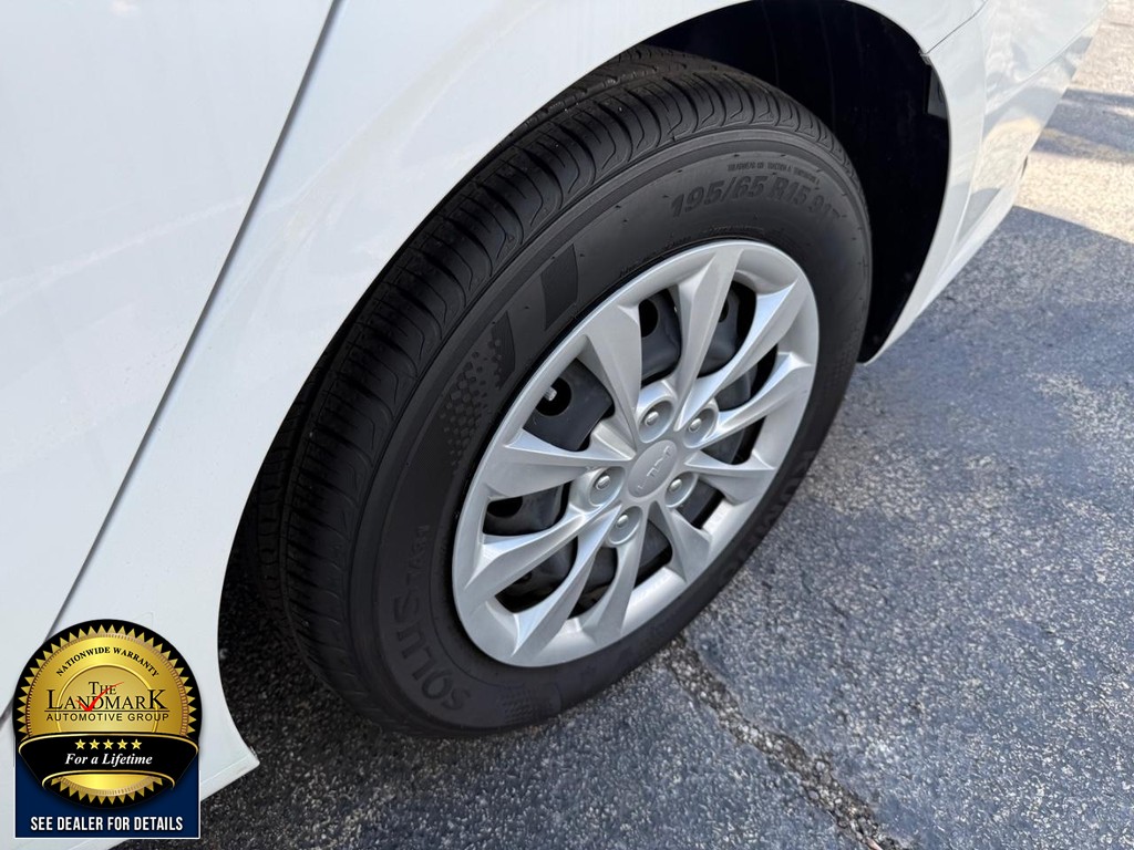 Kia Forte Vehicle Full-screen Gallery Image 19